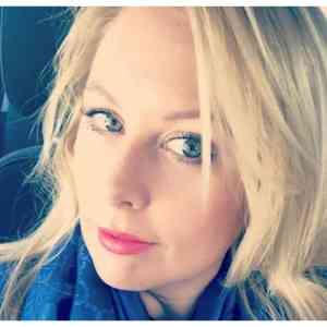 Bieke Geeraerts - Kindertherapeut - Pedagoog - Gezinscoach - Kindercoach - Lifecoach - Aerial Yoga.jpg